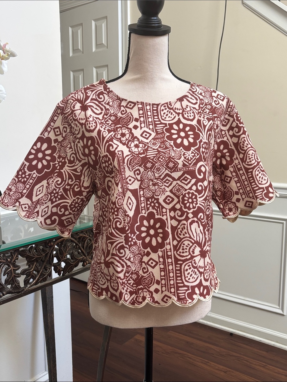 Anthropology Dolan Cream & Rust Floral Scallop-Hem/sleeve Blouse size Medium